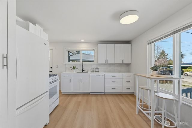 1221 S 101st Street, Seattle, WA 98168