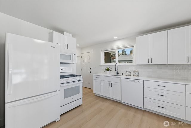 1221 S 101st Street, Seattle, WA 98168