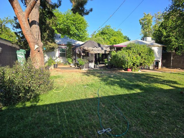 627 N Poplar Avenue, Fresno, CA 93728