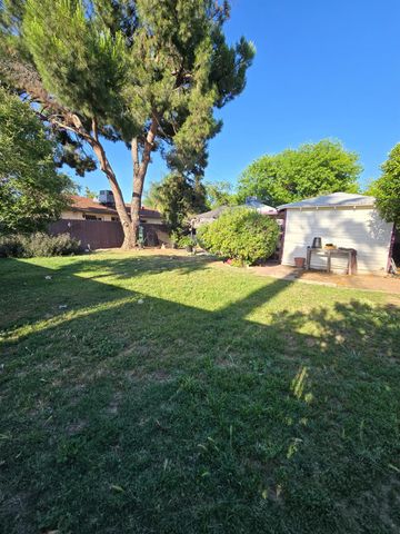 627 N Poplar Avenue, Fresno, CA 93728