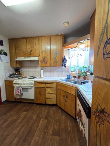 627 N Poplar Avenue, Fresno, CA 93728