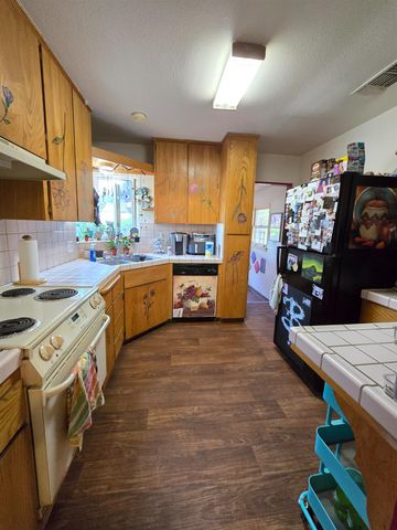 627 N Poplar Avenue, Fresno, CA 93728