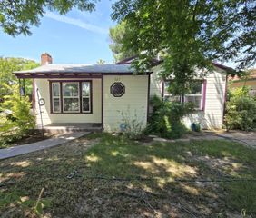627 N Poplar Avenue, Fresno, CA 93728