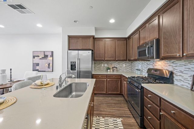 2336 Carbondale Way, Dublin, CA 94568