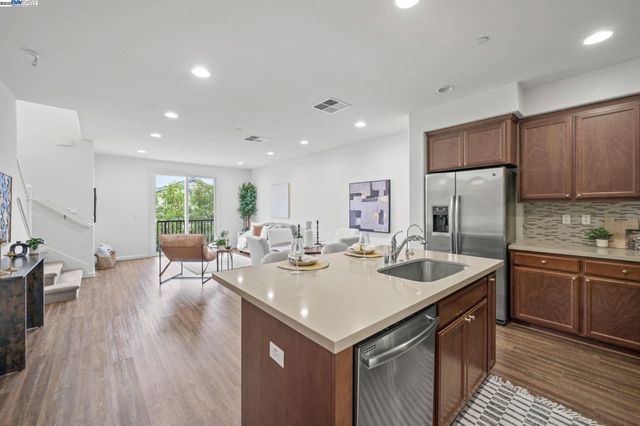 2336 Carbondale Way, Dublin, CA 94568