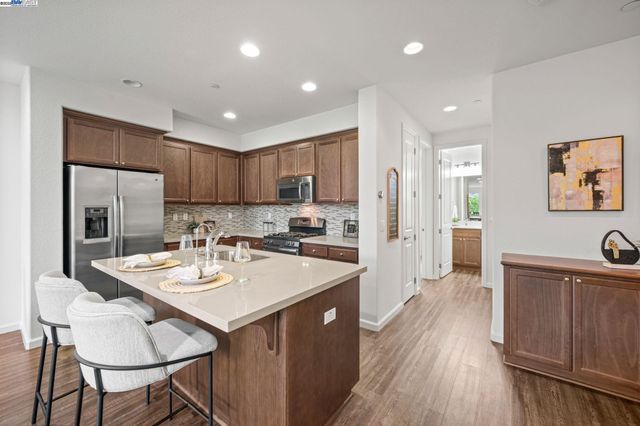 2336 Carbondale Way, Dublin, CA 94568