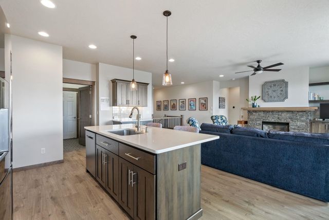 8814 E Clearview Ln, Spokane, WA 99217