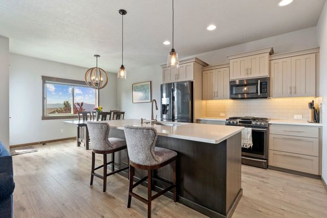 8814 E Clearview Ln, Spokane, WA 99217