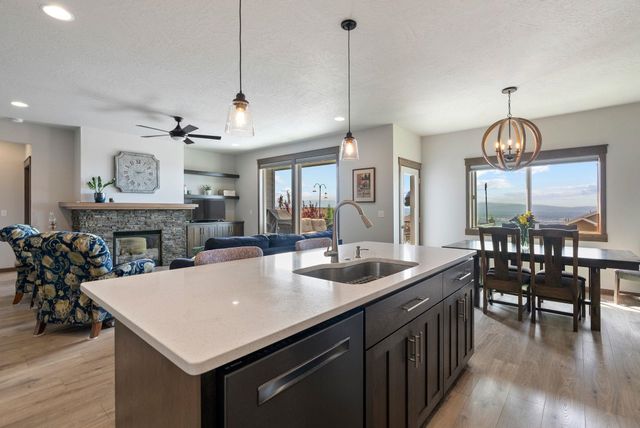 8814 E Clearview Ln, Spokane, WA 99217