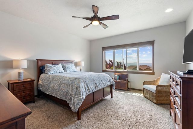 8814 E Clearview Ln, Spokane, WA 99217