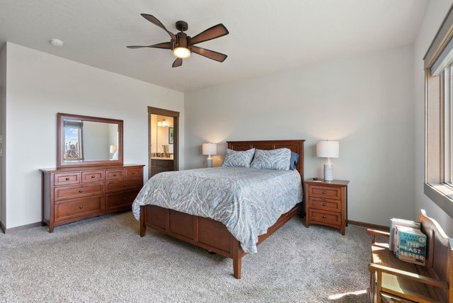 8814 E Clearview Ln, Spokane, WA 99217