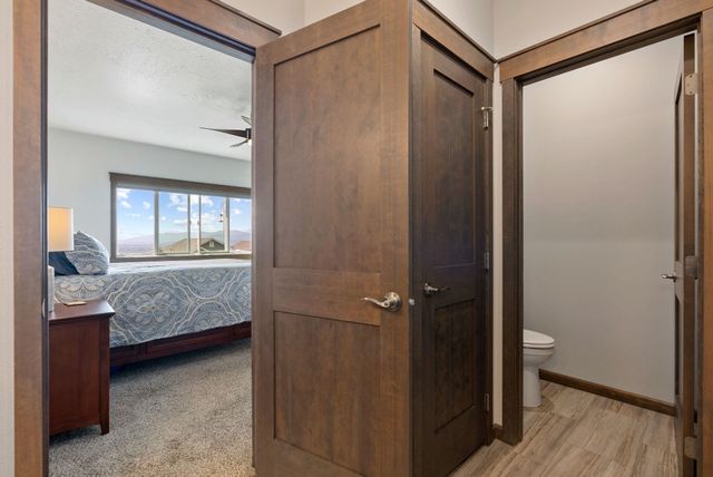 8814 E Clearview Ln, Spokane, WA 99217