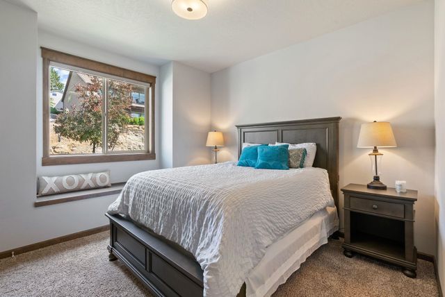 8814 E Clearview Ln, Spokane, WA 99217