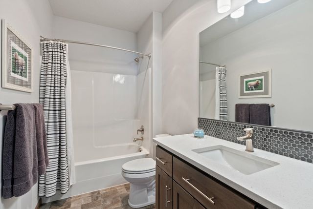 8814 E Clearview Ln, Spokane, WA 99217