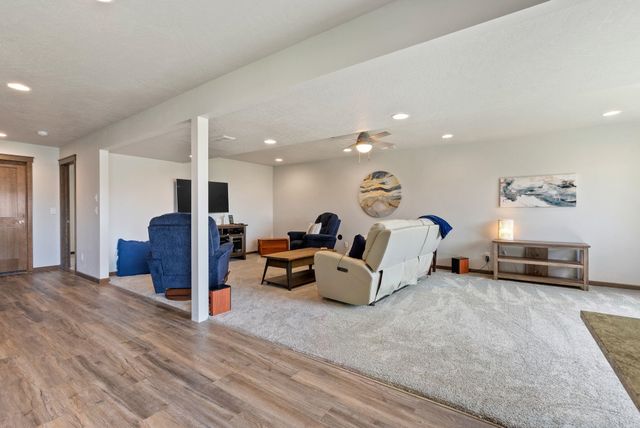 8814 E Clearview Ln, Spokane, WA 99217