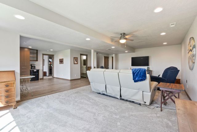 8814 E Clearview Ln, Spokane, WA 99217