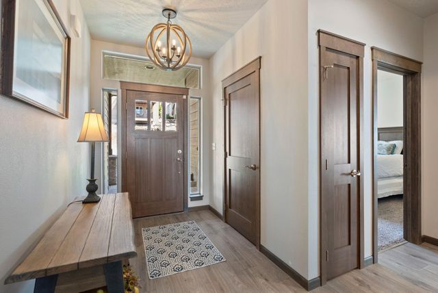 8814 E Clearview Ln, Spokane, WA 99217