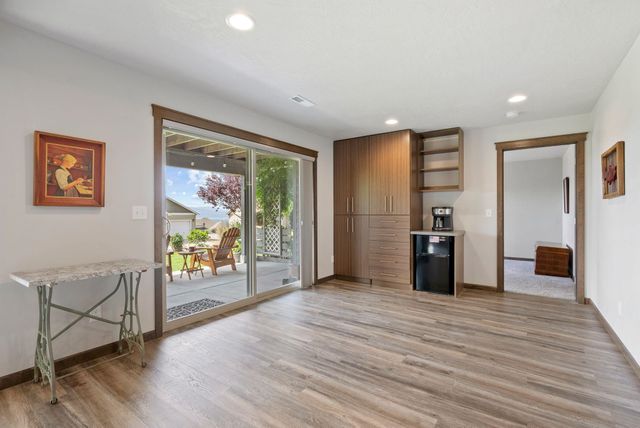 8814 E Clearview Ln, Spokane, WA 99217