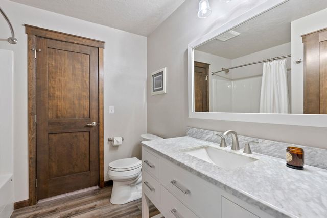 8814 E Clearview Ln, Spokane, WA 99217