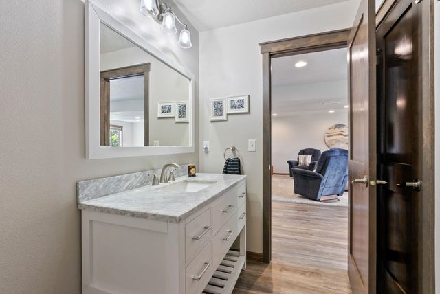 8814 E Clearview Ln, Spokane, WA 99217