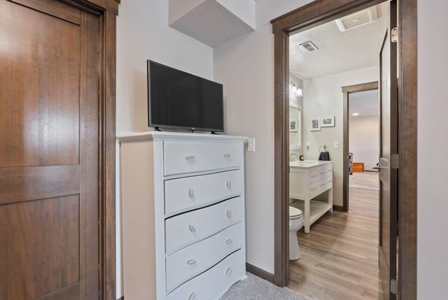 8814 E Clearview Ln, Spokane, WA 99217