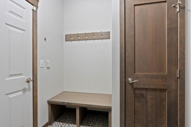 8814 E Clearview Ln, Spokane, WA 99217