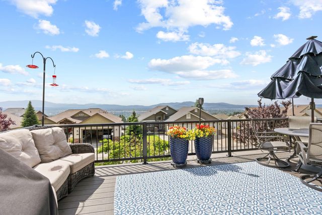 8814 E Clearview Ln, Spokane, WA 99217