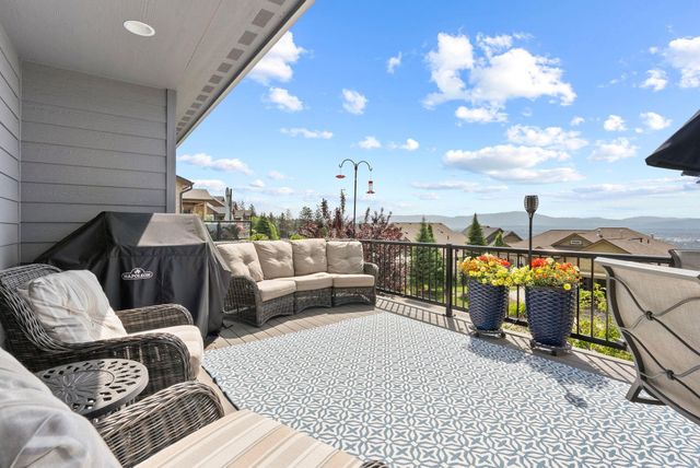 8814 E Clearview Ln, Spokane, WA 99217