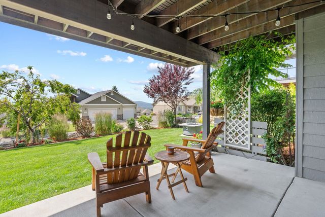 8814 E Clearview Ln, Spokane, WA 99217