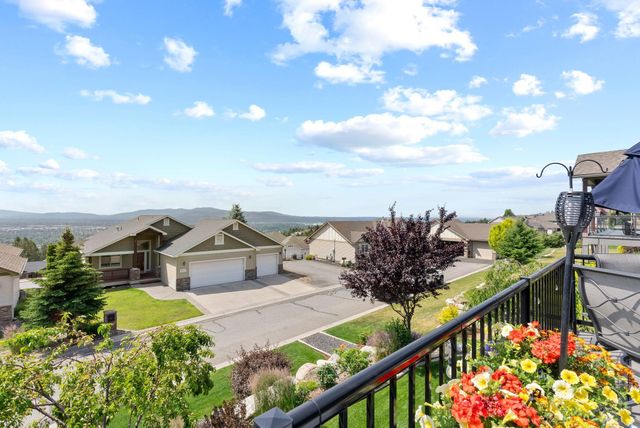 8814 E Clearview Ln, Spokane, WA 99217