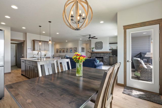 8814 E Clearview Ln, Spokane, WA 99217