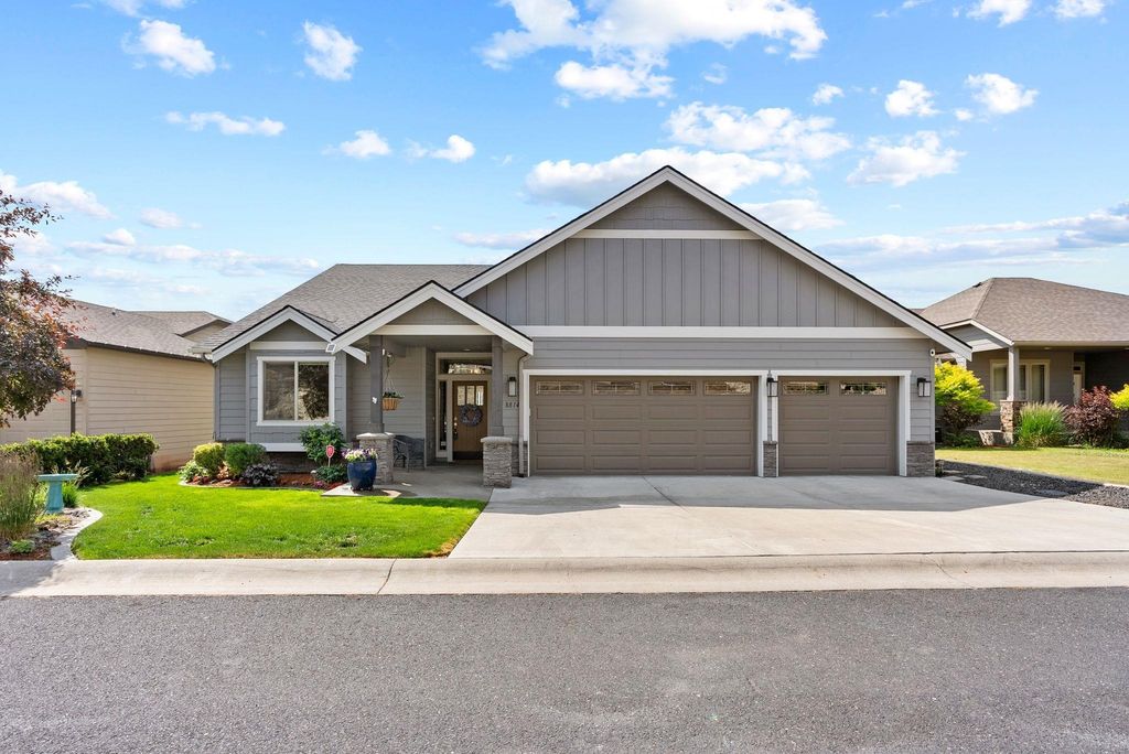 8814 E Clearview Ln, Spokane, WA 99217
