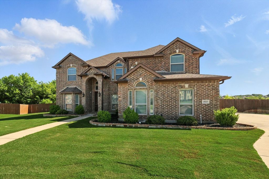 1523 Diamond Creek Lane, Kennedale, TX 76060