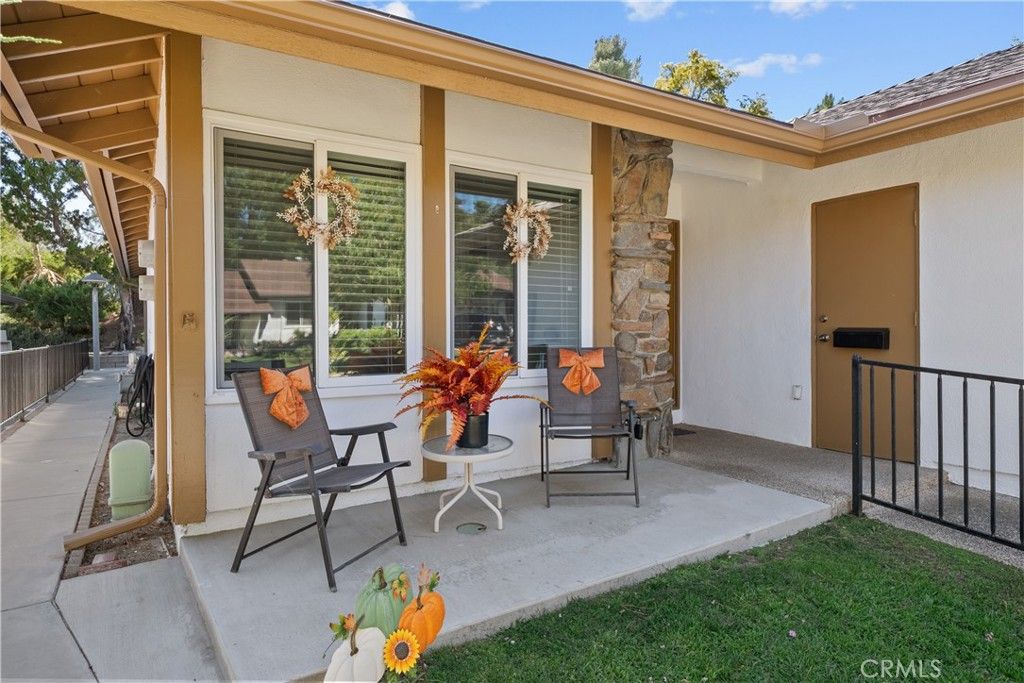 26734 Winsome Circle, Newhall, CA 91321 — photo 2