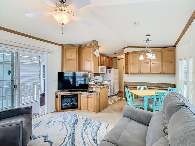 9000 US HWY 192 324, Clermont, FL 34714