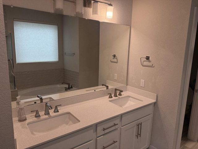 8615 McKamy DR, Austin, TX 78744