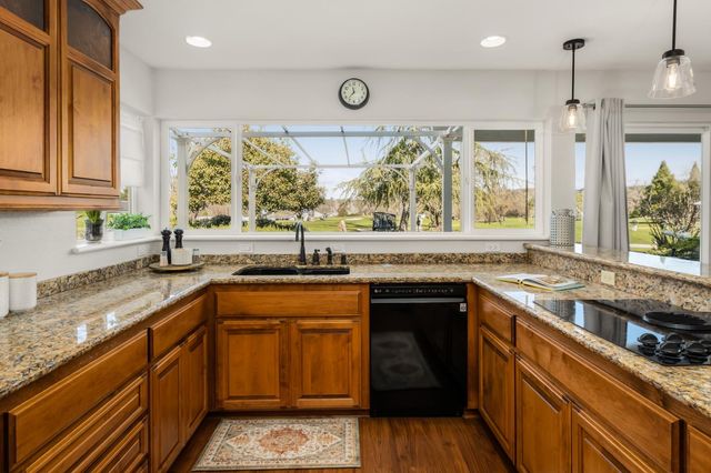 18190 Lake Forest Dr, Penn Valley, CA 95946