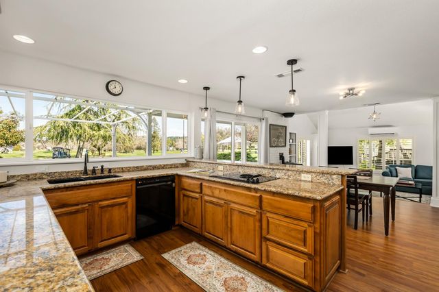 18190 Lake Forest Dr, Penn Valley, CA 95946