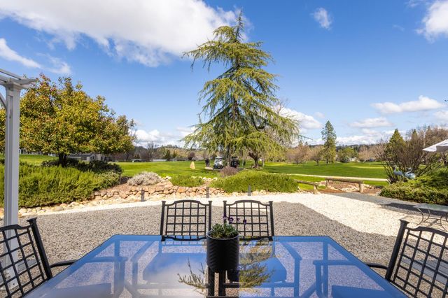 18190 Lake Forest Dr, Penn Valley, CA 95946