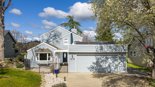 18190 Lake Forest Dr, Penn Valley, CA 95946