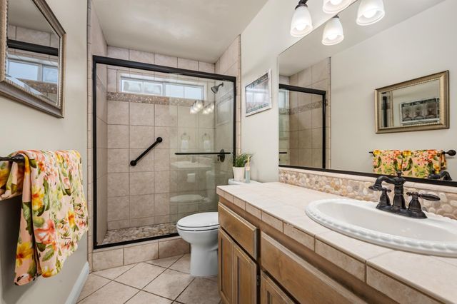 18190 Lake Forest Dr, Penn Valley, CA 95946