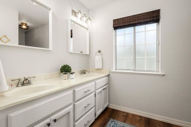 18190 Lake Forest Dr, Penn Valley, CA 95946