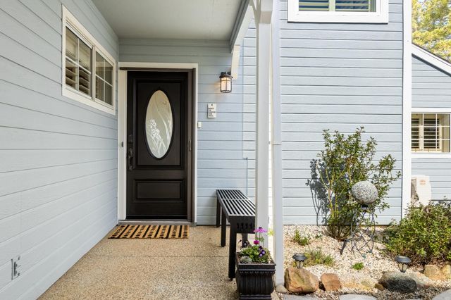 18190 Lake Forest Dr, Penn Valley, CA 95946