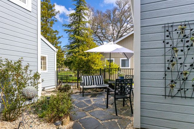 18190 Lake Forest Dr, Penn Valley, CA 95946