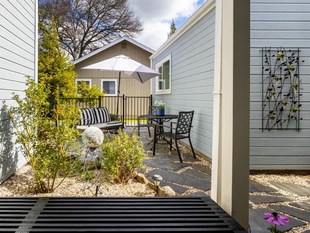 18190 Lake Forest Dr, Penn Valley, CA 95946