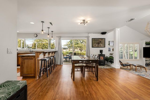 18190 Lake Forest Dr, Penn Valley, CA 95946