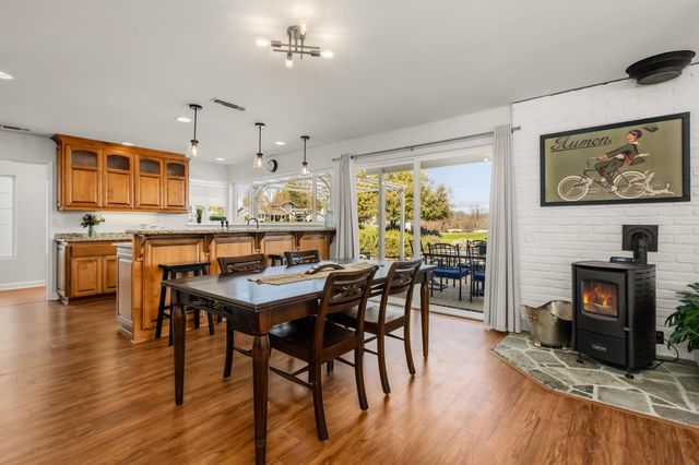 18190 Lake Forest Dr, Penn Valley, CA 95946