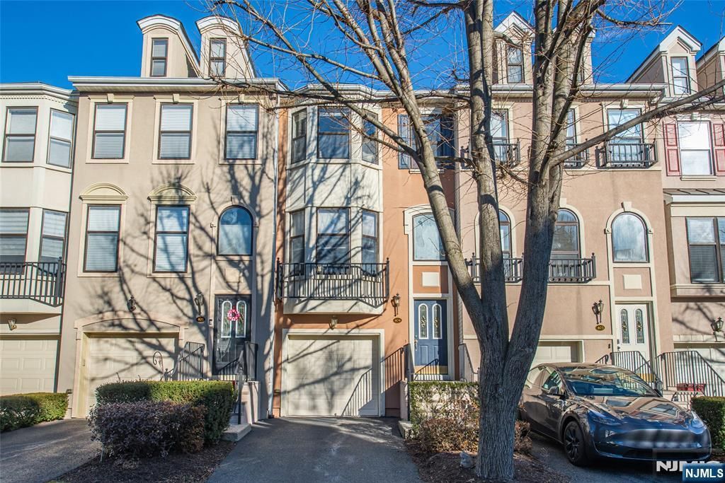 404 Manchester Drive, Nutley, NJ 07110