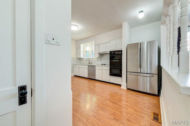 9051 Burton Avenue, Overland, MO 63114