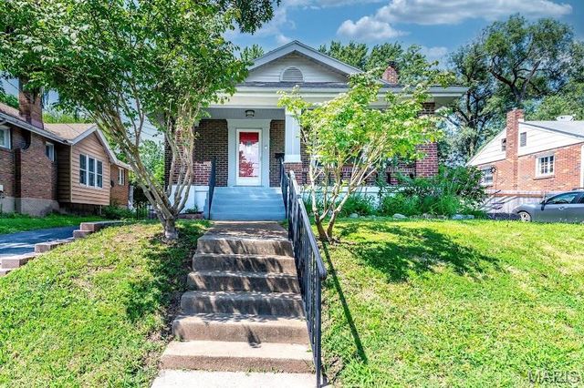 9051 Burton Avenue, Overland, MO 63114